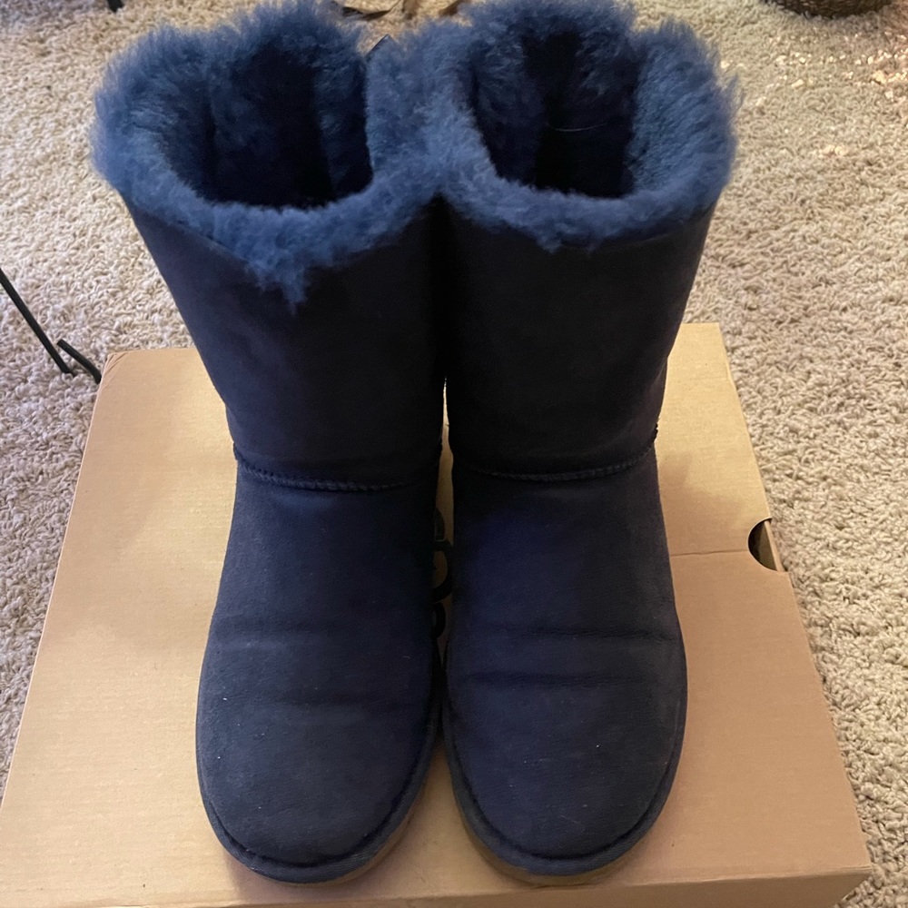 Navy Blue Bailey Uggs!! FINAL PRICE!!! 🔥🔥